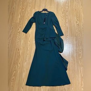 NEVER BEEN WORN Badgley Mischka Forrest Green Gown